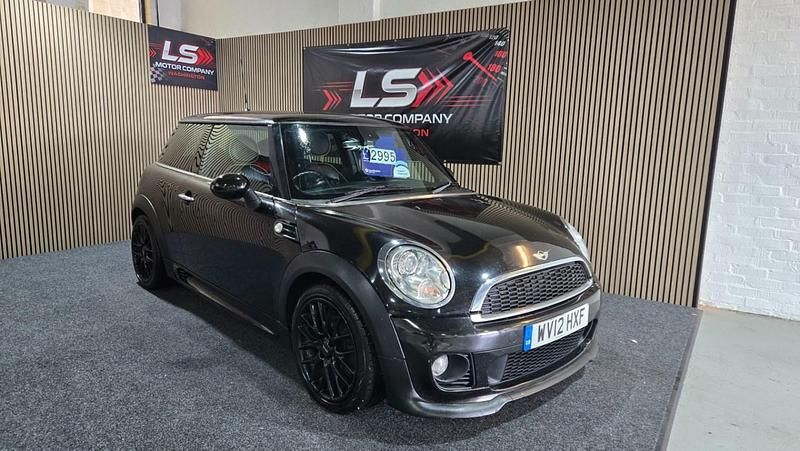 Begagnad Mini Cooper D Hatch 2012 Svart Halvkombi