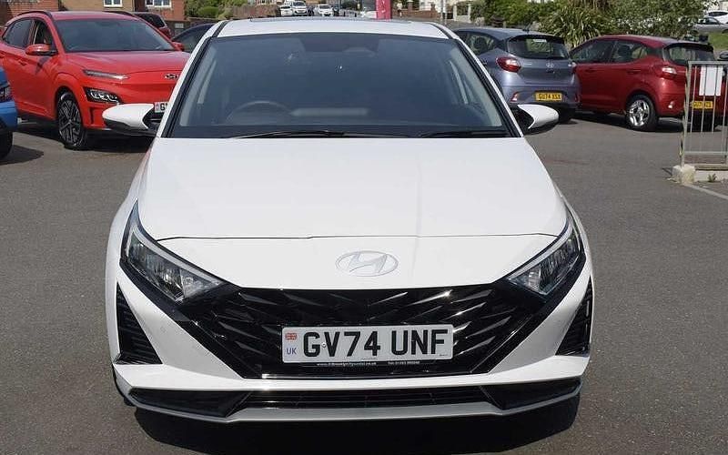 Used Hyundai i20 Ultimate 101 HP (74 kW) 2025 White Hatchback