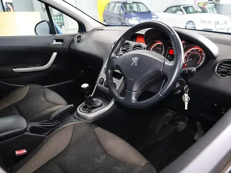Used Peugeot 308 Sport 92 HP (67 kW) 2011 Blue Hatchback