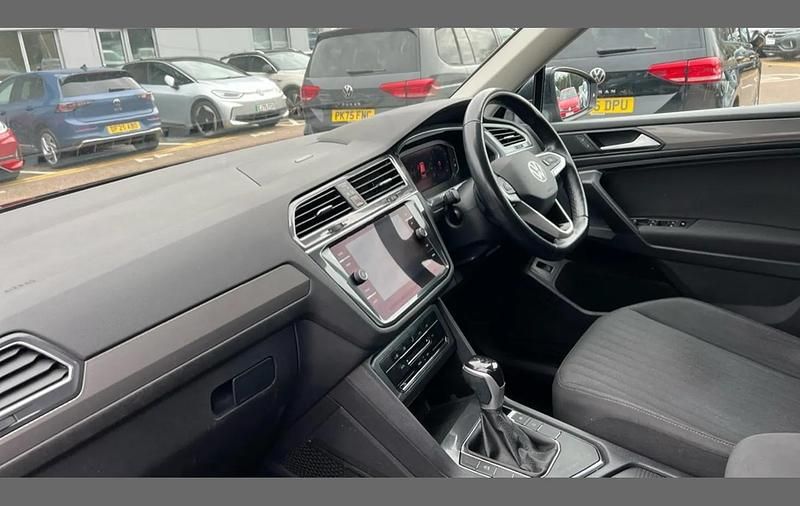 Used VW Tiguan Allspace Life 150 HP (110 kW) 2023 Black SUV