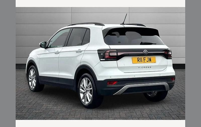 Used VW T-Cross Active 110 HP (80 kW) 2022 Pure white SUV