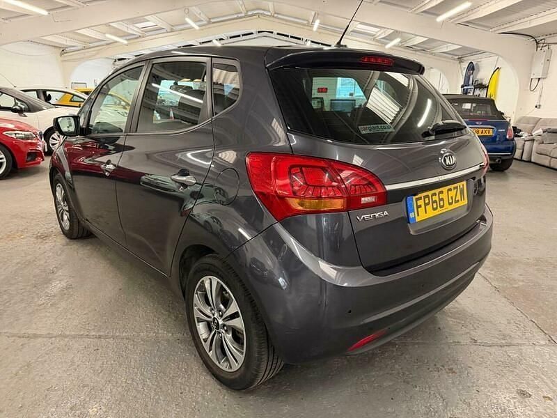 Used Kia Venga 123 HP (90 kW) 2016 Silver Hatchback