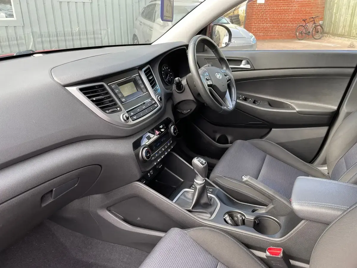 Used Hyundai Tucson SE 177 HP (130 kW) 2017 Red SUV