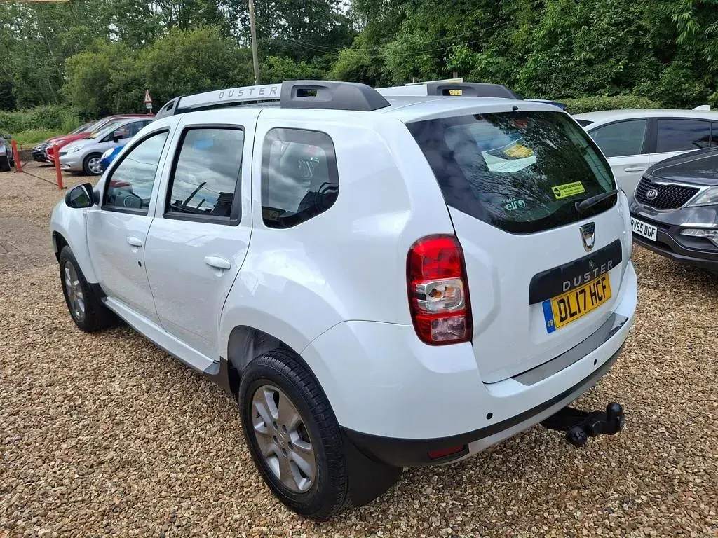 Used Dacia Duster Lauréate 110 HP (80 kW) 2017 White SUV
