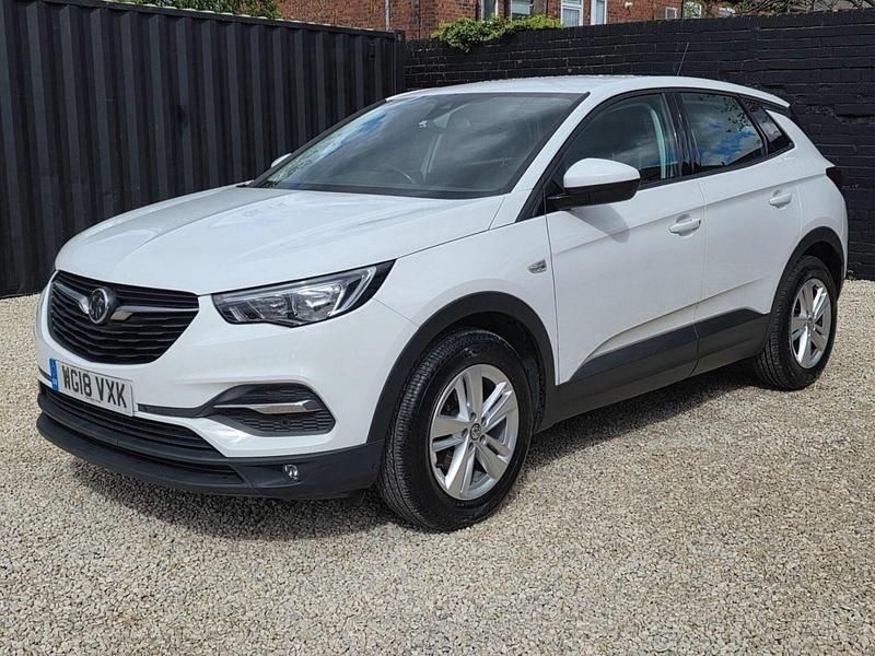 Used Vauxhall Grandland X S 130 HP (95 kW) 2018 White SUV