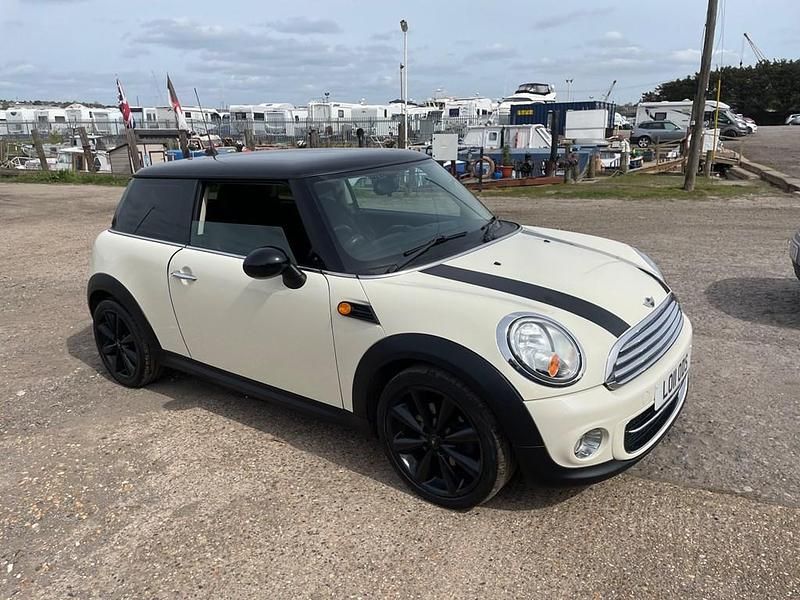 Usado Mini Cooper D Hatch 112 CV (82 kW) 2011 Blanco Utilitario
