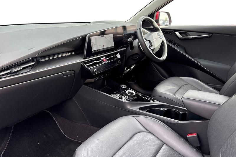 Used Kia Niro 139 HP (102 kW) 2022 Runway red SUV
