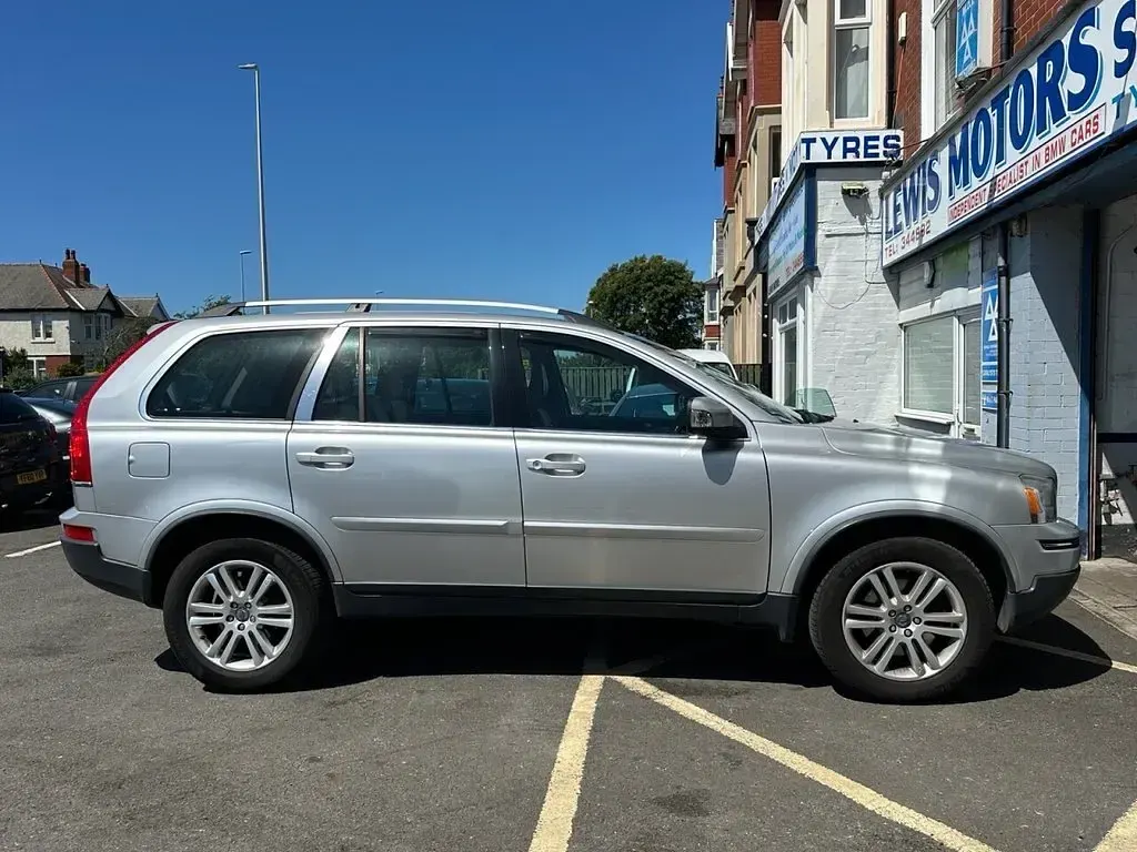 Used Volvo XC90 SE 200 HP (147 kW) 2011 Silver SUV