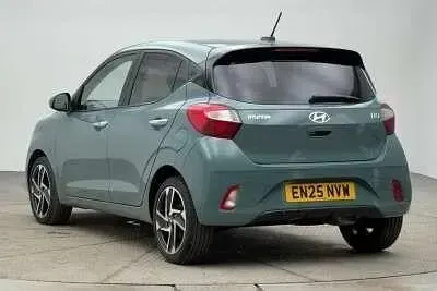 Usado Hyundai i10 Premium 79 HP (58 kW) 2025 Verde Citadino