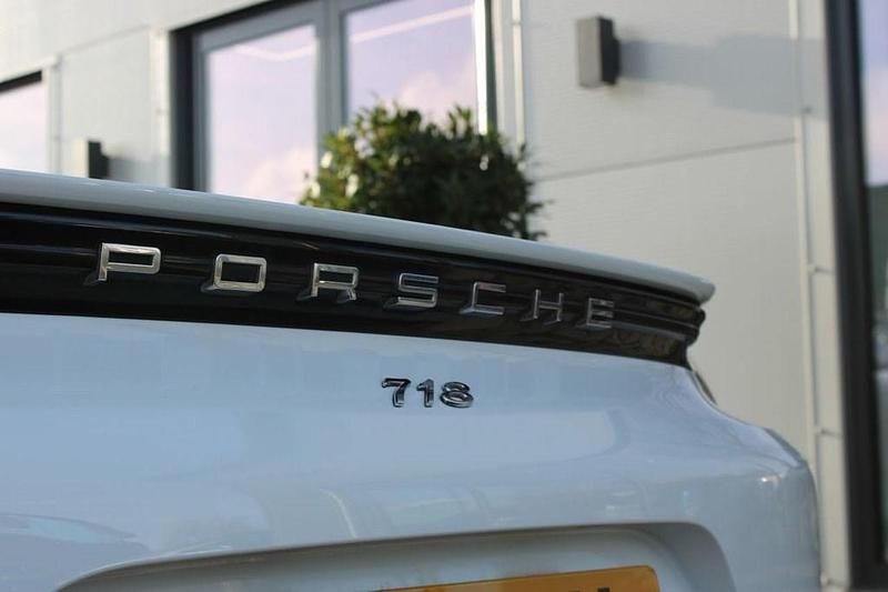 Used Porsche 718 Boxster 300 HP (220 kW) 2019 White Cabriolet