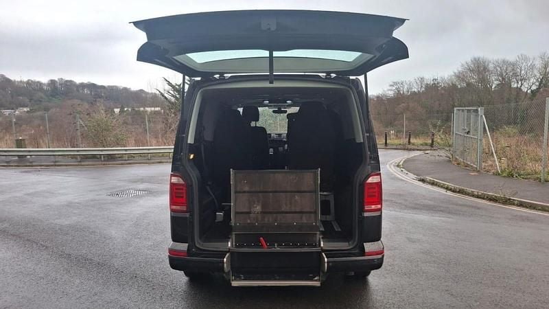 Used VW Shuttle SE 148 HP (108 kW) 2019 Black MPV