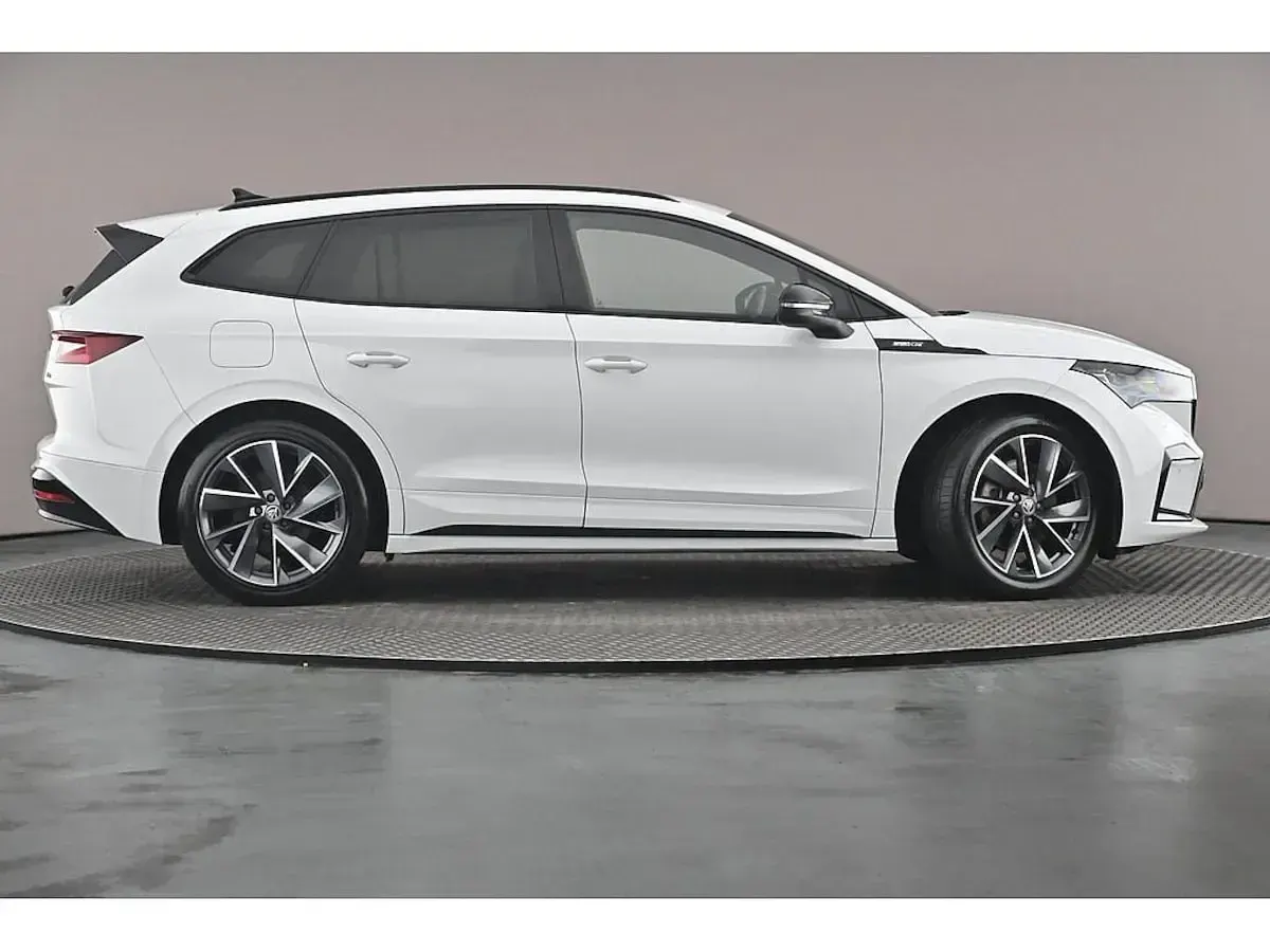 Used Skoda Enyaq iV SportlinePlus 154 kW (210 HP) 2024 Moon white metallic SUV