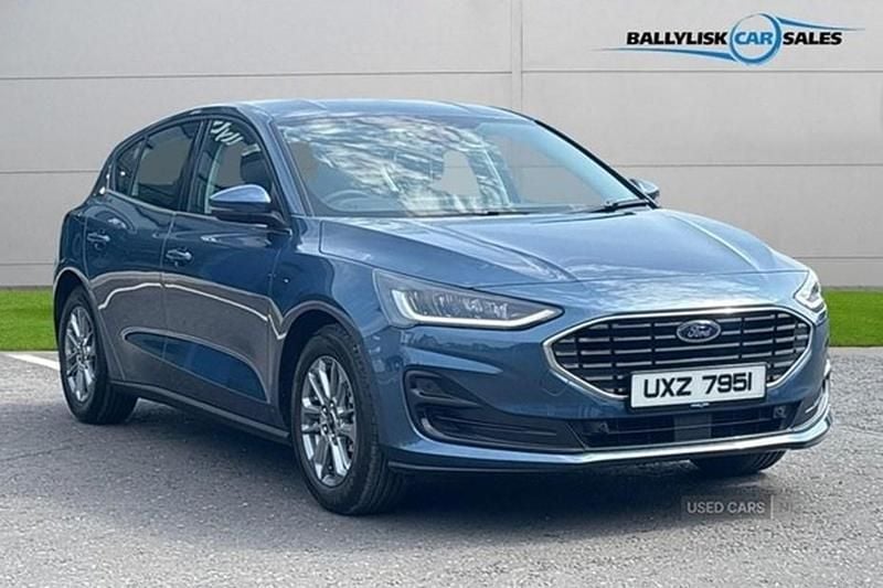 Blue New 2025 Ford Focus Titanium Hatchback | £19,975 (Fair price) - Image 1/1
