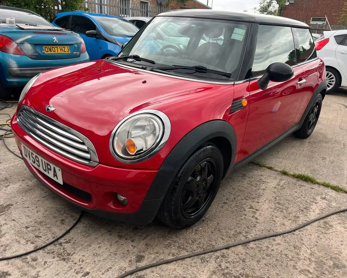 Used Mini Cooper Hatch 120 HP (88 kW) 2009 Red Hatchback