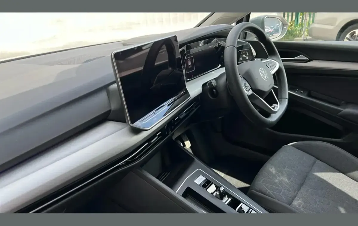 Usado VW Golf VIII Match 200 CV (147 kW) 2025 Gris Utilitario