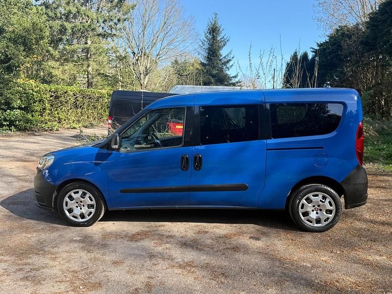 Used Fiat Doblò Active 2015 Blue MPV