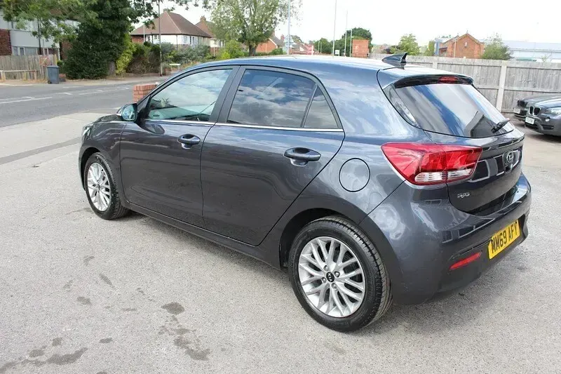 Used Kia Rio 99 HP (72 kW) 2020 Grey Hatchback