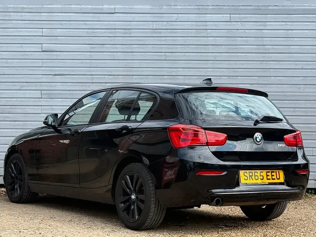 Używany BMW 118 Sport Line 2015 Czarny Hatchback