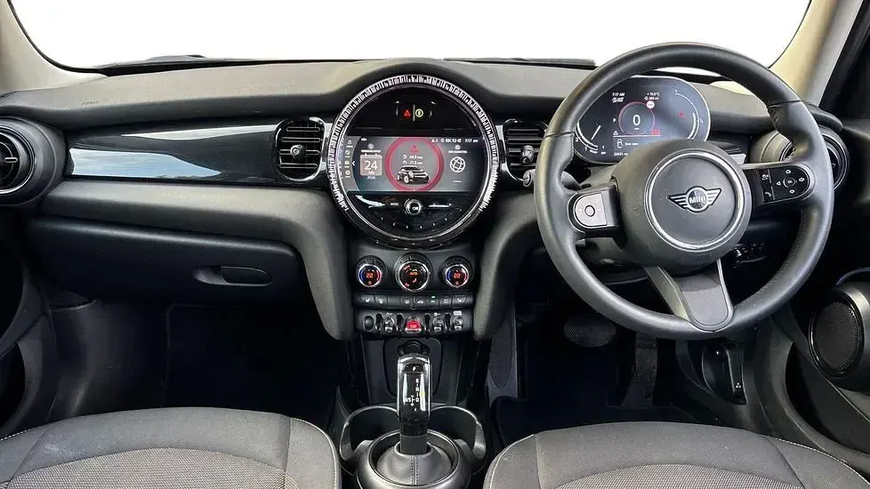 Used Mini Cooper Classic 134 HP (98 kW) 2023 Silver Hatchback