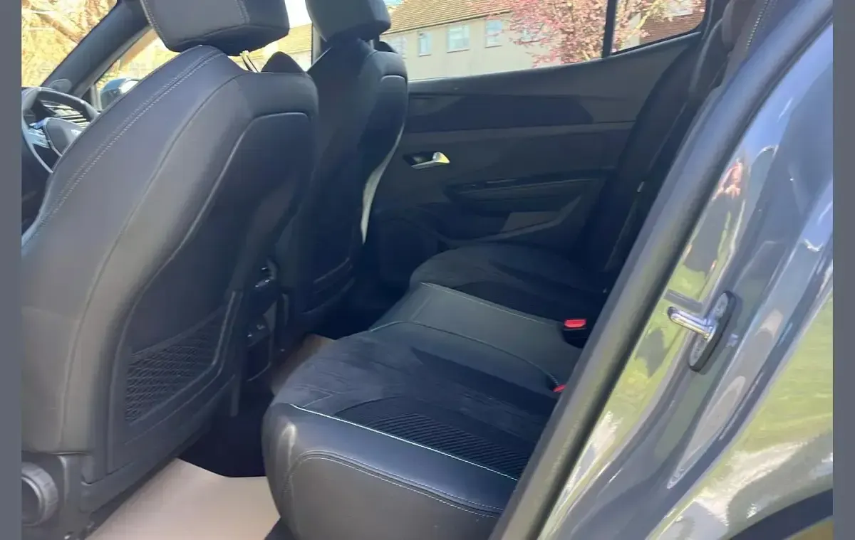 Usado Peugeot 408 GTi 130 CV (95 kW) 2024 Gris SUV
