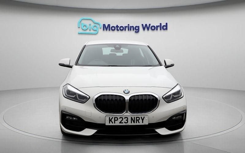 Used BMW 118 Sport Line 150 HP (110 kW) 2022 White Hatchback