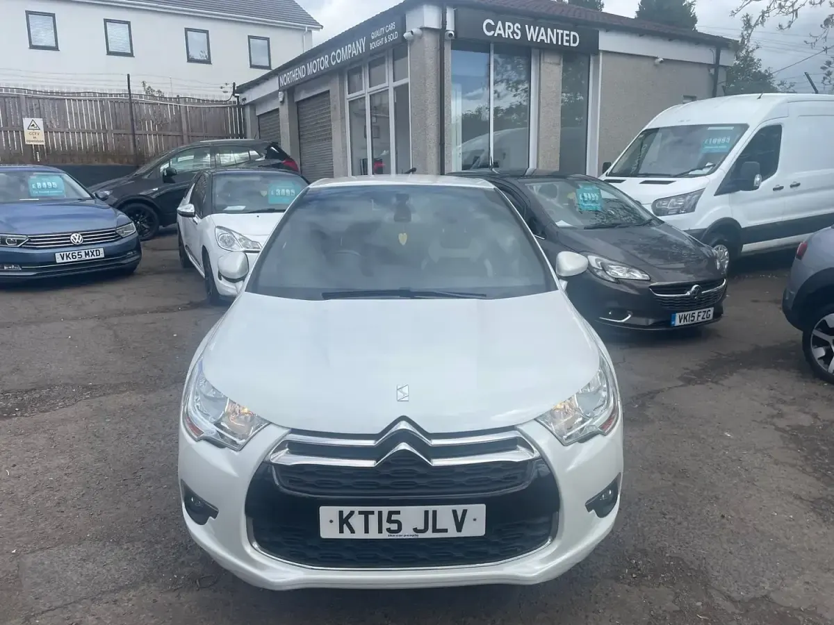 Used DS Automobiles DS4 120 HP (88 kW) 2015 White Hatchback