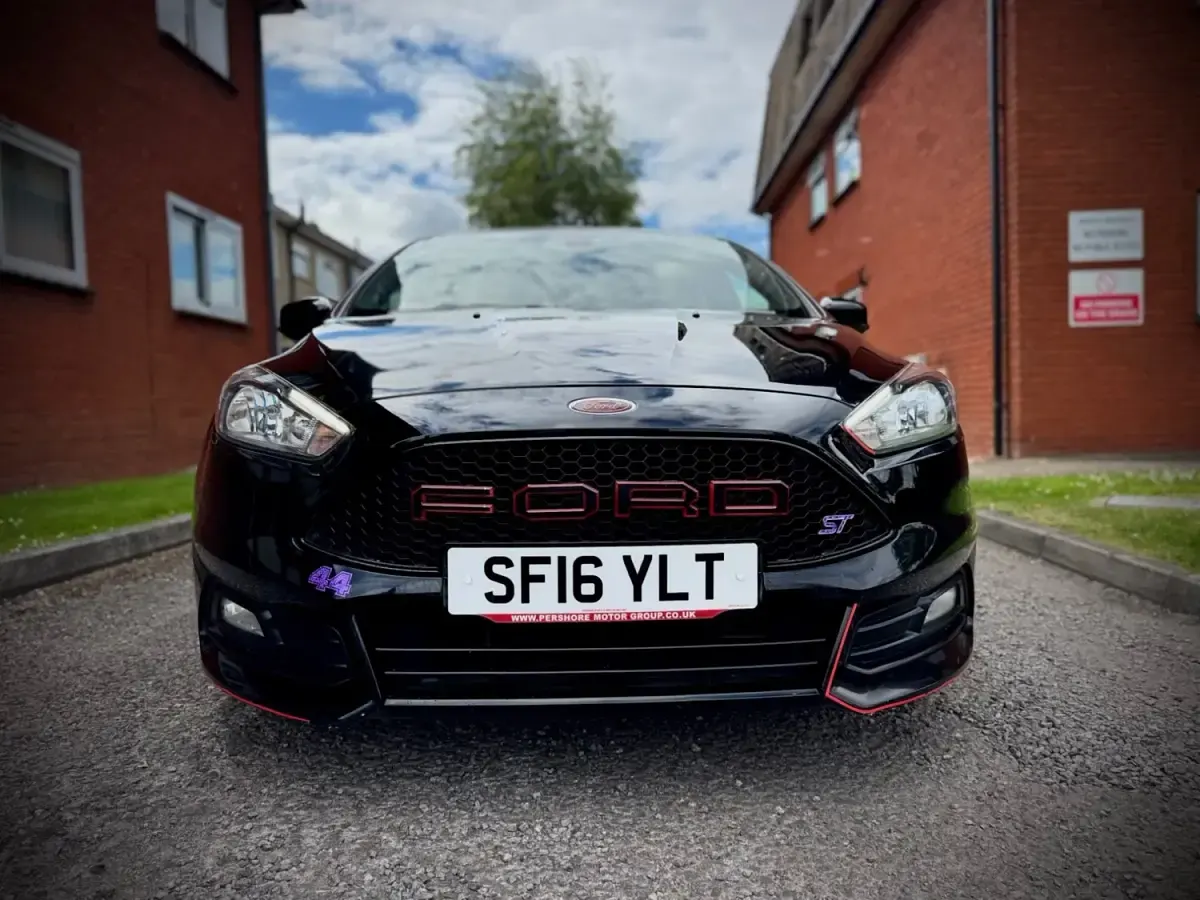 Używany Ford Focus ST 185 KM (136 kW) 2016 Czarny Hatchback