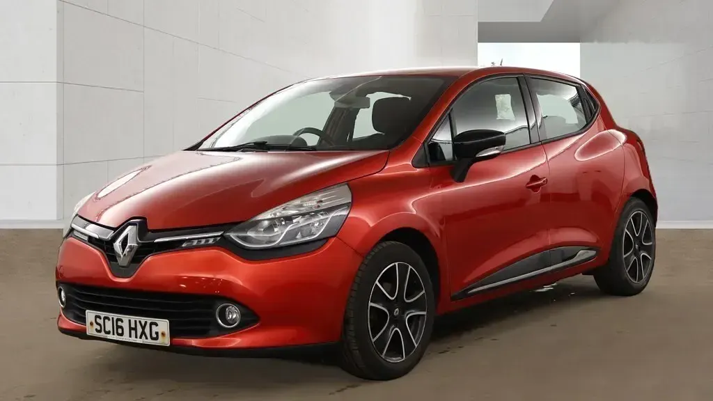 Used Renault Clio Dynamique 75 HP (55 kW) 2016 Red Hatchback