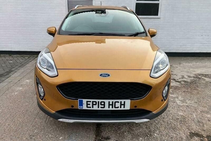 Begagnad Ford Fiesta Active X 2019 Gul Halvkombi