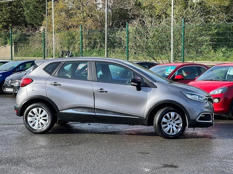Used Renault Captur Expression+ 90 HP (66 kW) 2016 Grey SUV