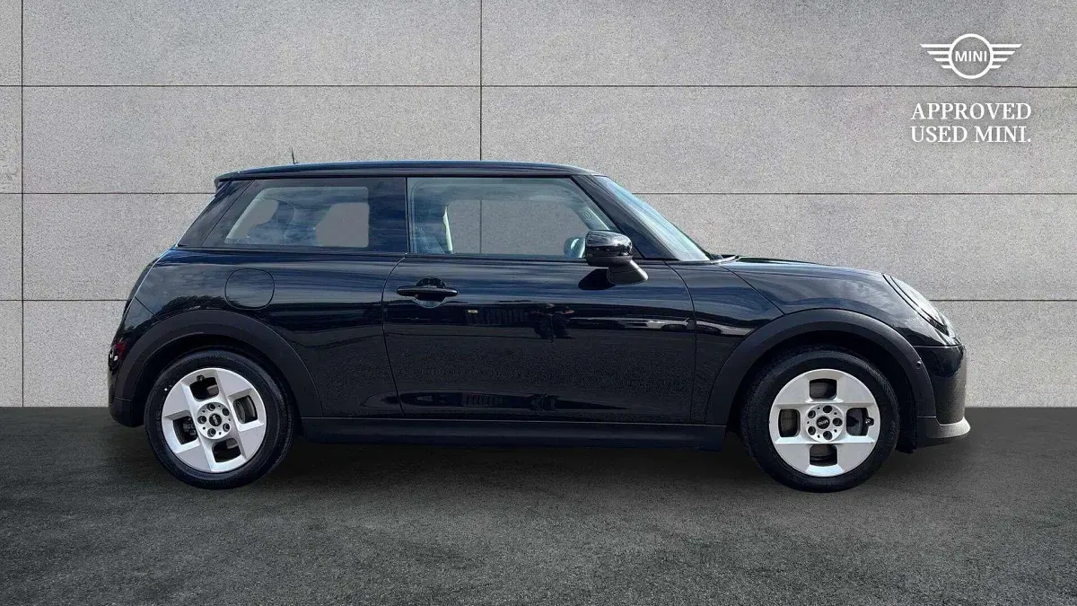 Used Mini Cooper Hatch 154 HP (113 kW) 2024 Black Hatchback