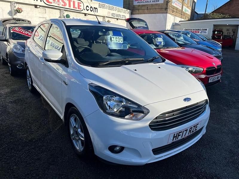 Used Ford Ka Plus Zetec 70 HP (51 kW) 2017 White Hatchback