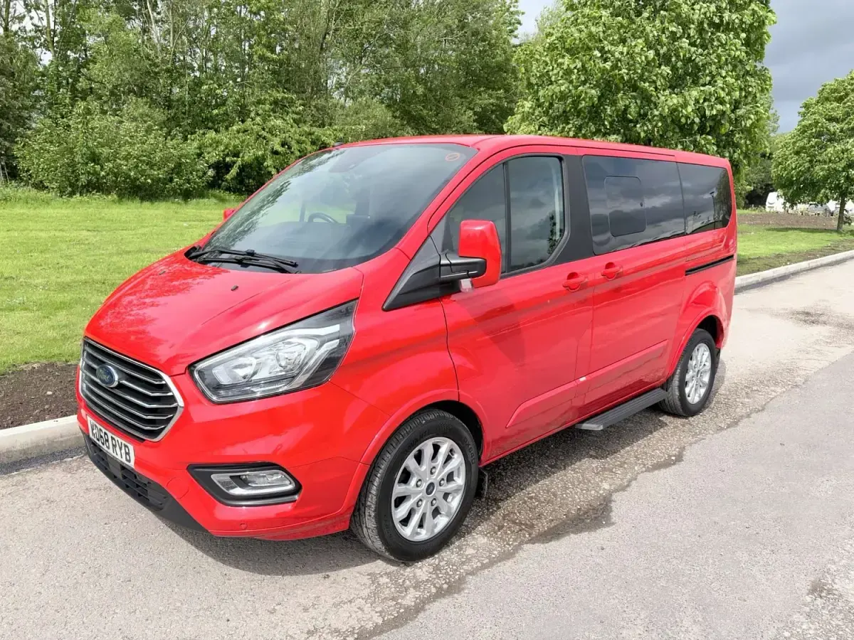 Usado Ford Tourneo Titanium 2019 Rojo Monovolumen