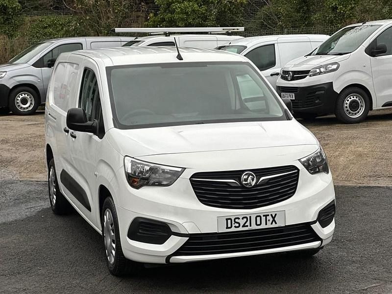 Second-hand Vauxhall Combo Sportive 100 CP (73 kW) 2021 Alb Van