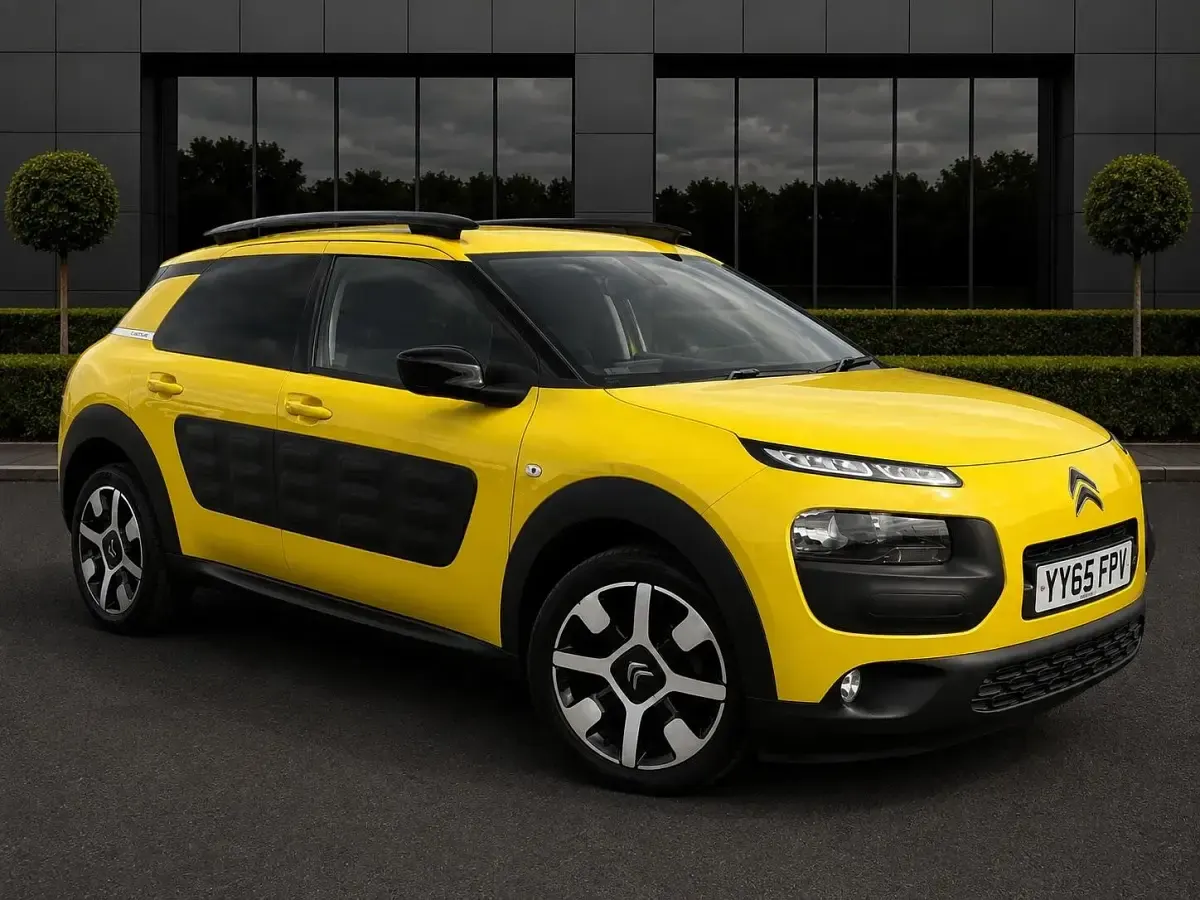 Used Citroën C4 Cactus Flair 82 HP (60 kW) 2016 Yellow Hatchback
