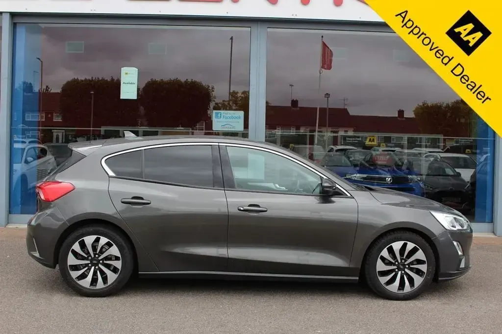 Used Ford Focus Zetec 100 HP (73 kW) 2019 Grey Hatchback