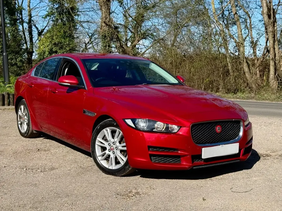 Usado Jaguar XE Prestige 2015 Vermelho Sedan
