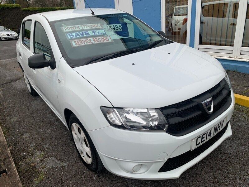 White Used 2014 Dacia Sandero Ambiance Hatchback | £3,995 (Expensive) - Image 1/4