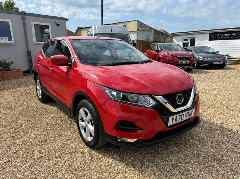 Red Used 2020 Nissan Qashqai Acenta Premium SUV | £12,795 (Good price) - Image 1/4