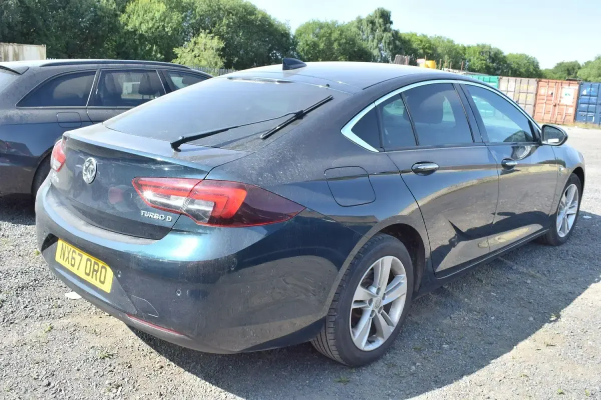 Used Vauxhall Insignia Elite 136 HP (100 kW) 2017 Green Hatchback