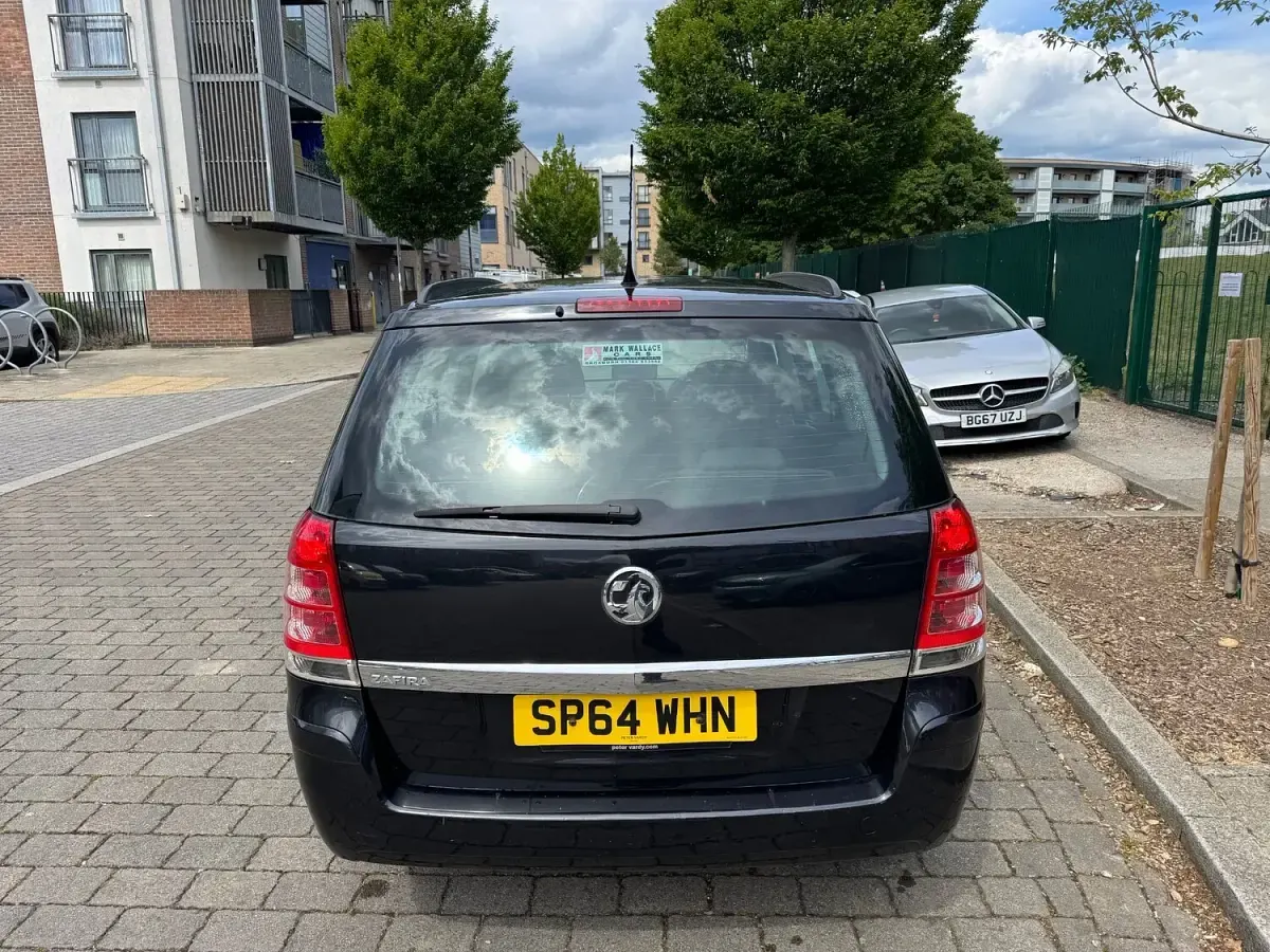 Usado Vauxhall Zafira 2014 Negro Monovolumen