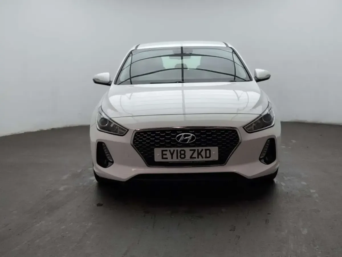Used Hyundai i30 SE 120 HP (88 kW) 2018 White Hatchback