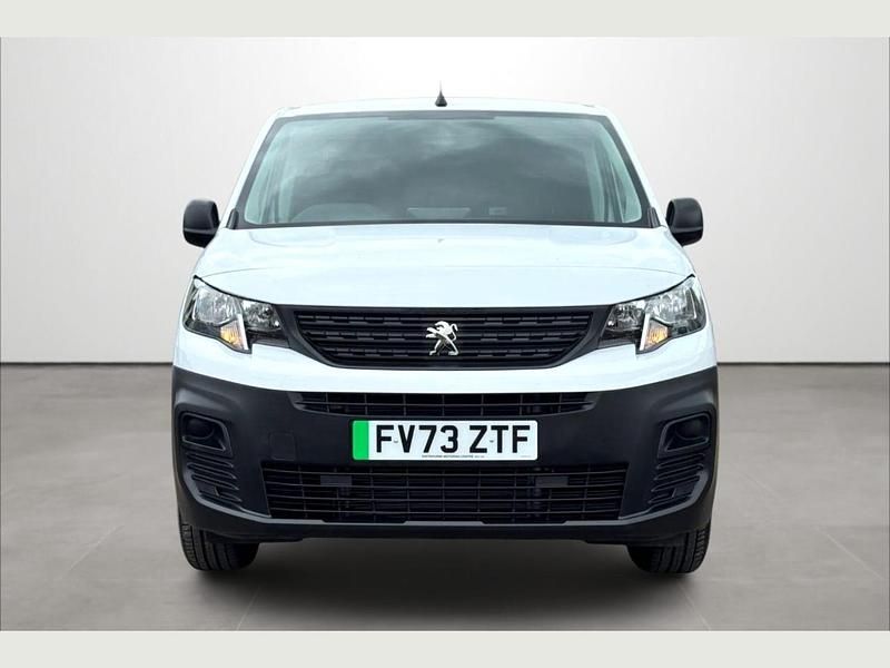 White Used 2023 Peugeot E-Partner Premium MPV | £14,995 (Fair price) - Image 1/3