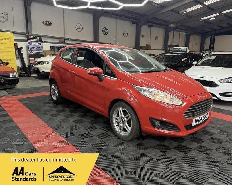 Usado Ford Fiesta Zetec 2014 Vermelho Citadino