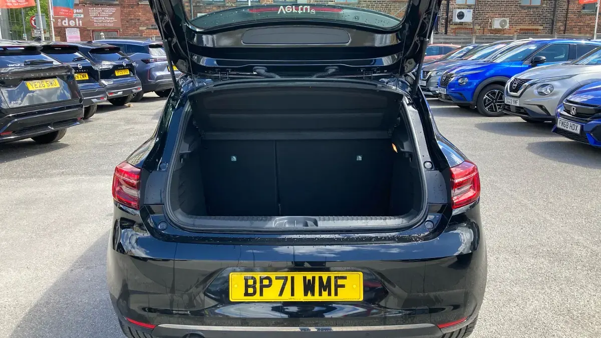 Used Renault Clio Version S 90 HP (66 kW) 2022 Black Hatchback
