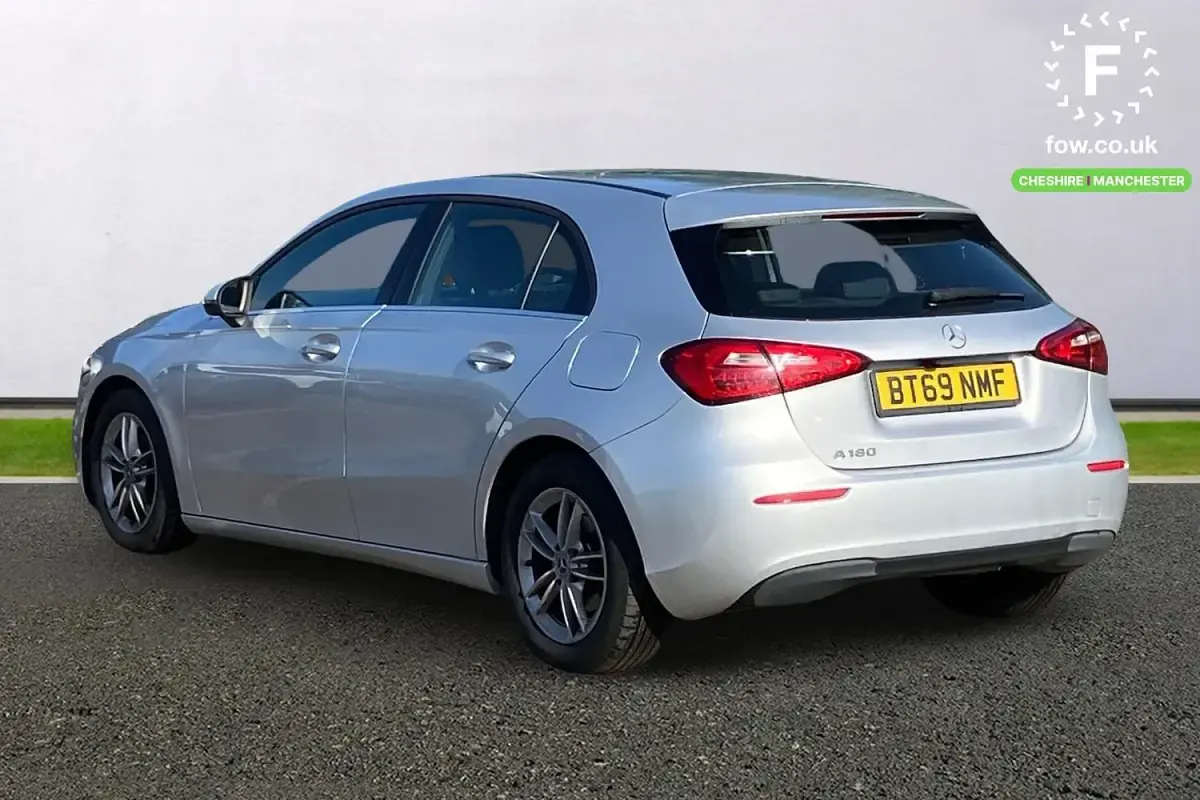 Używany Mercedes A180 SE 2019 Srebrny Hatchback