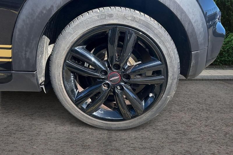Usado Mini ONE Hatch 102 CV (75 kW) 2018 Negro Utilitario