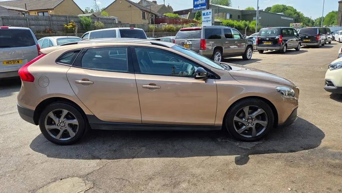 Used Volvo V40 2014 Bronze Hatchback