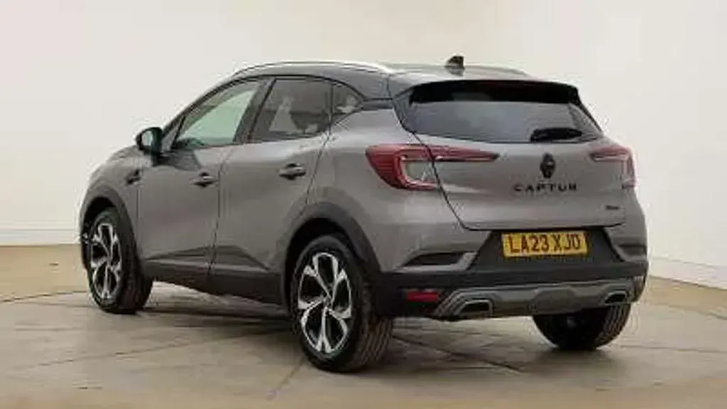 Used Renault Captur Engineered 143 HP (105 kW) 2023 Grey  SUV