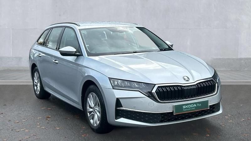 Brilliant silver metallic Used 2024 Skoda Octavia SE Technology | £20,750 (Fair price) - Image 1/4